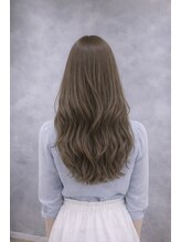 ノル(nol.)&nbsp;赤みを抑えたオリーブグレージュで透明感