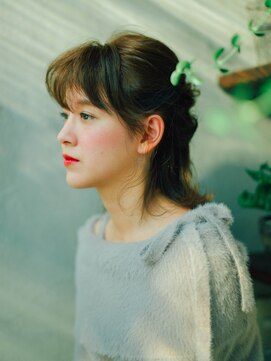 ヘアアンドリラクゼーション シャッセ(Hair&Relaxation SASE) ツイストハーフアップ