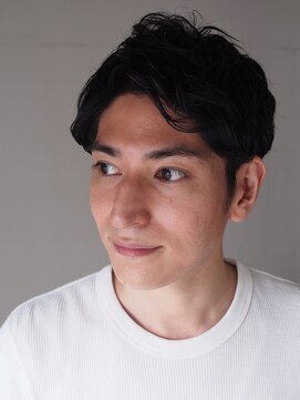 エラ(ELLA) アップバングで清潔感のある爽やかショート