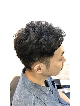メリケンバーバーショップ フクオカ(MERICAN BARBERSHOP FUK) かき上げヘアショートレイアーくせ毛風パーマコンマヘア82