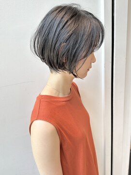 ステア ケース(stair case) 大人黒髪長め前下がりショートボブ