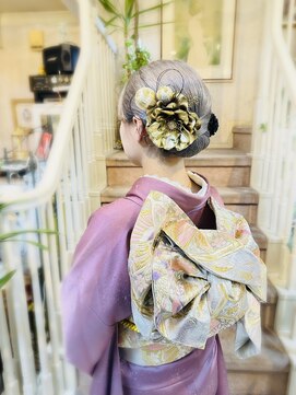 美容室 ティンカーベル シンプルシニヨンヘア