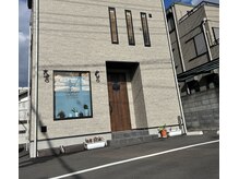 アンフローズ(Unfrose)の雰囲気（外観☆3階建ての店舗兼住宅になります。店舗前に駐車場完備☆）