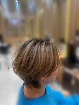 センターパートマッシュ