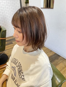 アラ モーダ(Alla moda) 顔周りレイヤー/ミディアムボブ