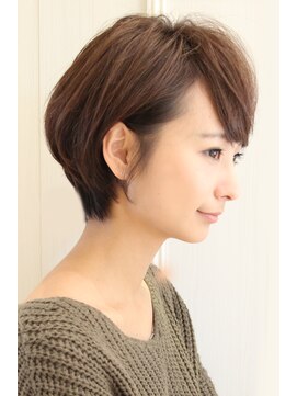 レウナ 外苑前(Reuna) 大人の耳かけボブ×ノームコア×美シルエット