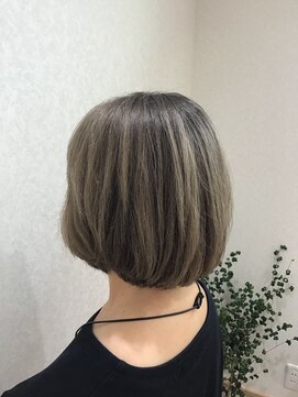レイリー(LEIRY) 大人上品ボブ　グレイヘアー