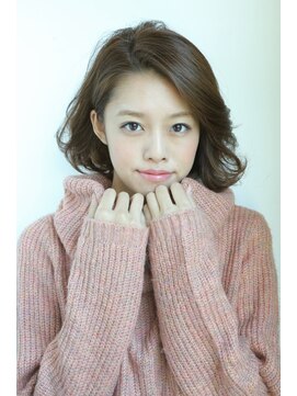 ヘアーズ ギュゼルバヤン(hair’s Guzel Bayan) 可愛い耳かけボブスタイル