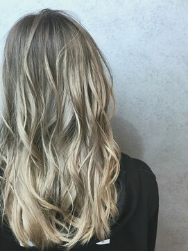 ヘアサロンM 新宿 ミルクティー×グラデーション