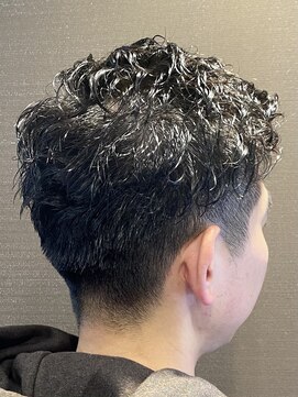 ヒロギンザ 六本木店(HIRO GINZA) スパイラルパーマ×アップバング〈六本木〉〈メンズカット〉