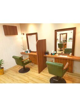 気さくで話しやすいスタイリストばかりなので、お悩みも自然と打ち明けられる♪【TBK西八王子】