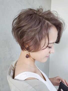 ルアーナ(LUANA) 透明感のあるカラーとカットで作るショートスタイル☆