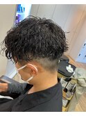 刈り上げセンターパートサーフカールブルーブラッフェザーパーマ