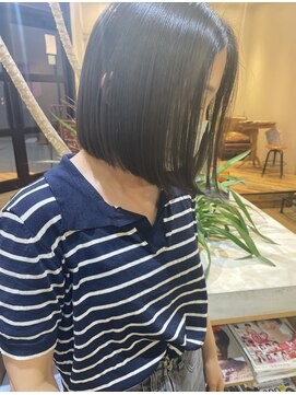 ロロネー 梅田(Lolonois) 切りっぱなしボブ