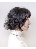ウェットな質感のボブパーマ