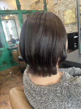 ヘアーラウンジ アンフィ 井土ヶ谷(Hair Lounge Anphi) 外はねボブ