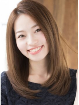 縮毛矯正+イルミナカラーで透明感の軽さのある髪に