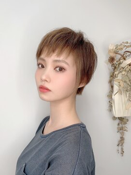 イーラ(era) 《era》こねこショート　フェイスフレーミング　ベージュ　みわ