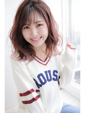 ビーチタウン(BEACH TOWN) 大人可愛い外ハネミディ