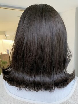 インビテーション(invitation) ツヤ感 ミディアムボブ