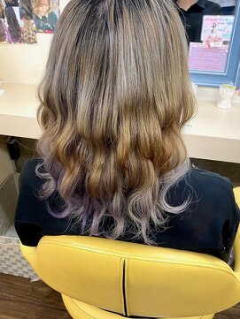 ヘアセットアップス(UP's) オシャレで可愛い『ウェーブ巻きおろし』長さ腰下ロング料金あり