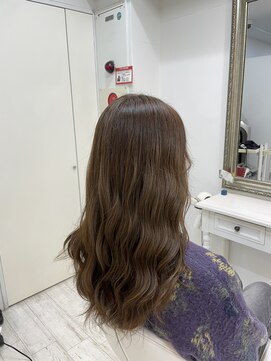 アルターシェリー(aL-ter che'rie) グレージュカラー[デザインカラー/レイヤーカッ/ウェットヘア]