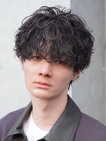 バイフィフス 原宿/表参道(by fifth)&nbsp;緩め波巻きスパイラルパーマシャドウパーマメンズセンターパート