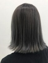 ルクール 東三条店(Le Coeur)&nbsp;ホワイトシルバーカラー/切りっぱなしミディ/20代