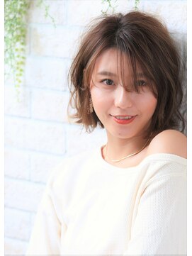 ソア 武蔵小杉(SOAR) ベージュ系カラークリアカラーのひし形シルエットくせ毛ショート