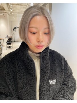 トレス(TRESS) ホワイトグレージュ/ショートヘア/センターパート