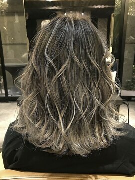 ヴォアソルヂェ オリエンタル(Voasorte ORIENTAL) Voasorte ORIENTAL【バレイヤージュボブ】