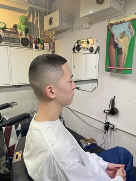 メリケンバーバーショップ フクオカ(MERICAN BARBERSHOP FUK) バズカットスキンフェード