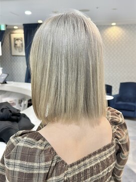 エアー 青山(AIR) シルバーベージュハイトーンカラーボブ