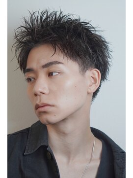 オーシャントーキョー ホワイト 原宿(OCEAN TOKYO WHITE) 暗めカラーツーブロックスパイキーアップバングショート