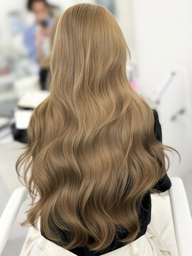 アマトウキョウスマートサロン(AMA TOKYO×Smart Salon) サンドベージュ　ブリーチ　レイヤーカット　海外風