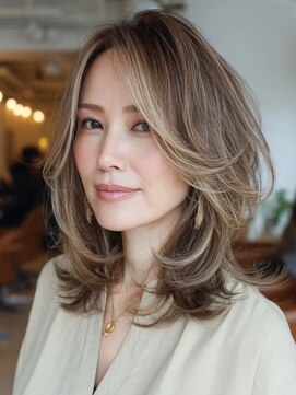 トリッカ 代官山(tricca) 白髪ぼかしハイライト/大人女性/レイヤーカット/ミディアム