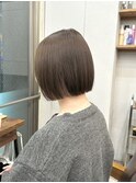 ぱつんとボブ/透明感寒色カラー