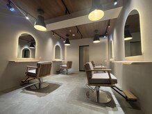 カミュー 高岳(CAMUE)の雰囲気(木の温もりと曲線が美しい、落ち着く上質空間)