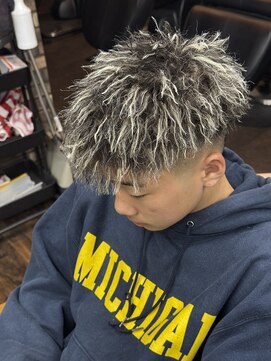 メゾンフォーメン トアロード(Maison for men TorRoad) メンズパーマ ツイストパーマ メッシュ ホワイトメッシュ