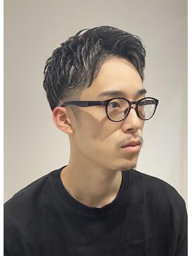 ドルクス 日本橋(Dorcus) 白髪を目立たなくするハイライト　メンズアップバング