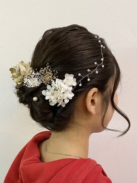 ギャロップヘアー 成人式タイトめゆるふわヘアセット