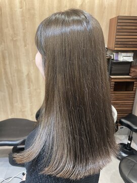 バドゥ(bud) ぱつっとストレート×カーキベージュ