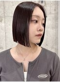 丸くない切りっぱなしショートボブ×ワインレッド髪質改善カラー