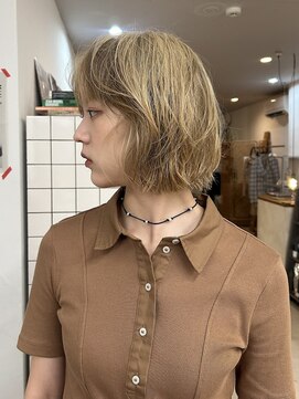 カルテ(QUARTE) ミニボブ　ショートボブ　ローライトハイトーン