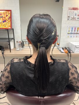 コワファースト長崎シャンプーボーイ 2nd(COIFF1RST 長崎 SHAMPOO BOY) タイトアレンジ ポニーテールアレンジ ヘアセット