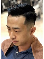 フランクスバーバー アンド ビアークラブ(FRANK'S BARBER and BEER CLUB)&nbsp;かき上げスキンフェードカットサイドパートショート