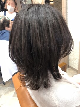 モアヘアー(MORE-HAIR) 外ハネミディアムウルフレイヤー