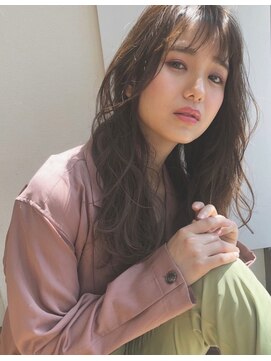 ウミ(umi.) 目に入らないバングも大人っぽいニュアンスヘア