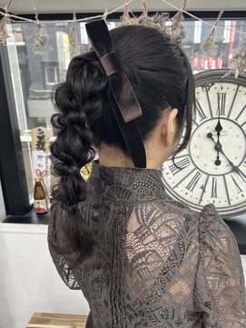 プティクローシェ バイ クオーレ(petite cloche by CUORE) お呼ばれヘア 編みおろしポニー