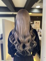 カラコレ(Cara Core)&nbsp;エクステでハイトーンベージュロング